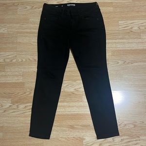 Comfy with the right amount of stretch. Excellent condition!
